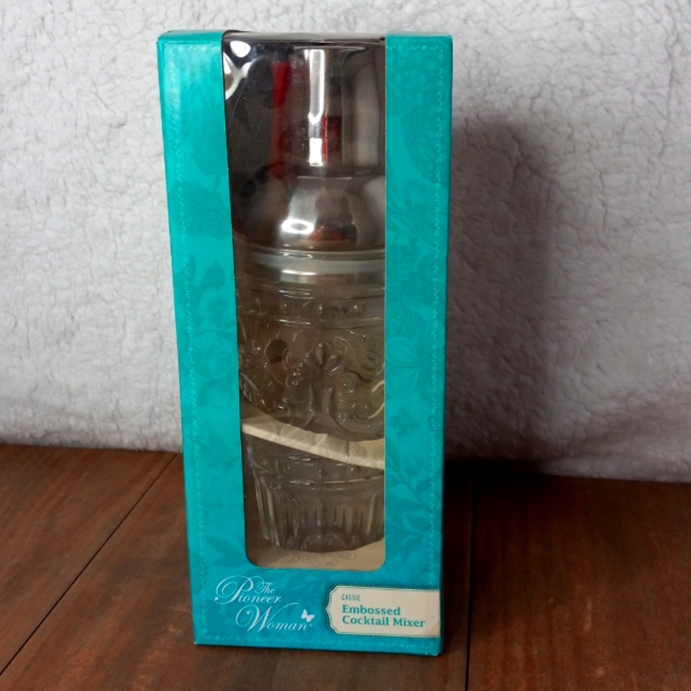 Pioneer Woman Cassie Embossed Cocktail Mixer Special Edition